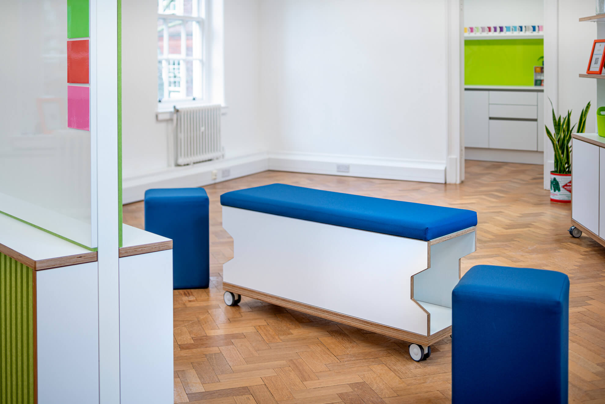 ThinkingWall mobile bench with removable stools