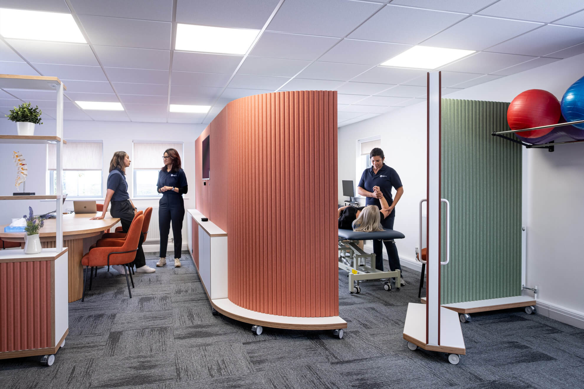 ThinkingWall divides an open space into a staff area and a consultation room