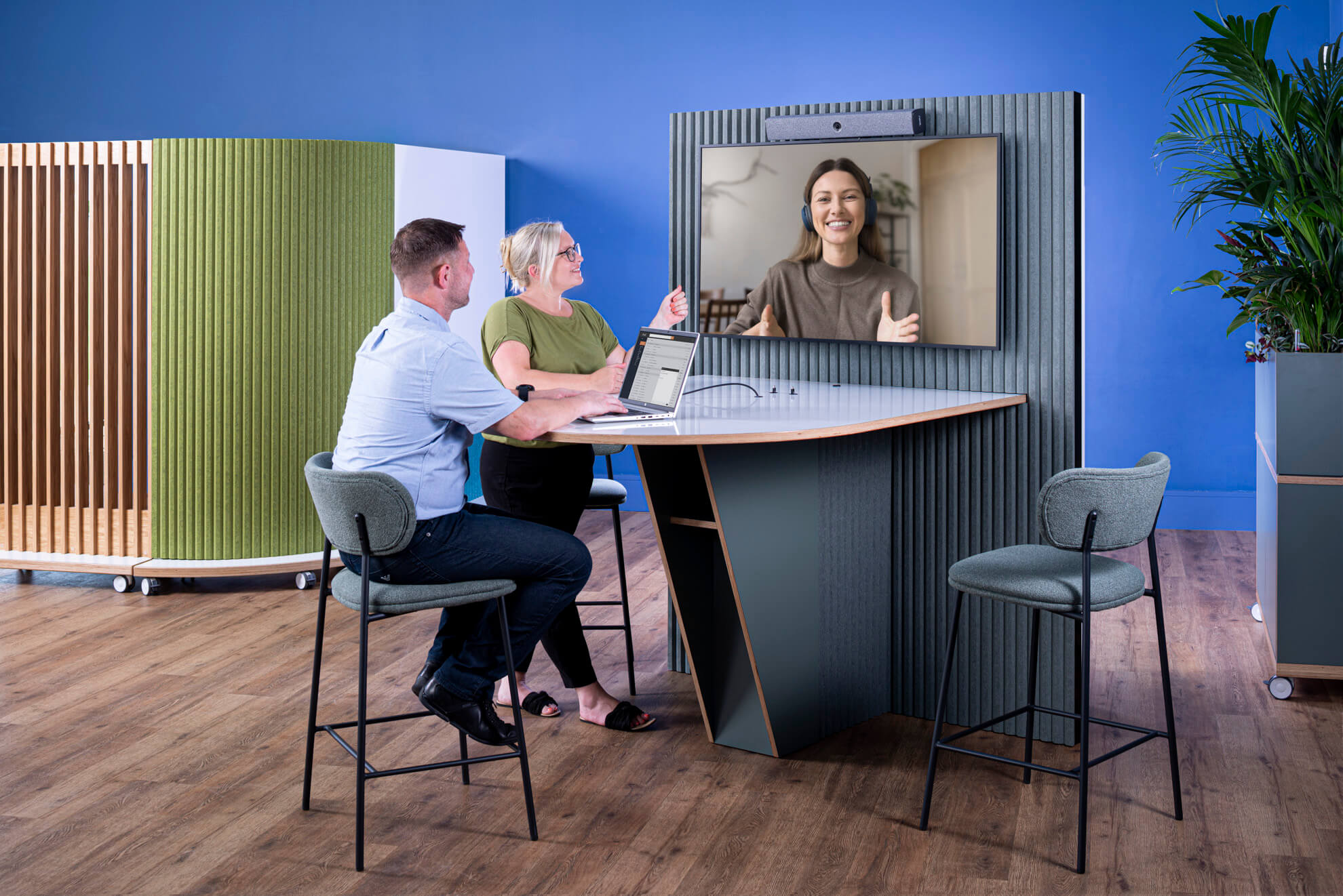 Hub AV table